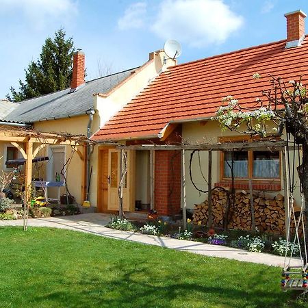 Nohab Apartman Badacsonytördemic Extérieur photo