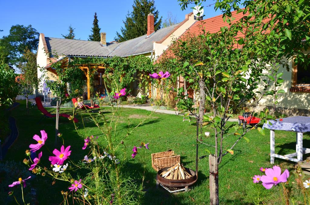 Nohab Apartman Badacsonytördemic Extérieur photo